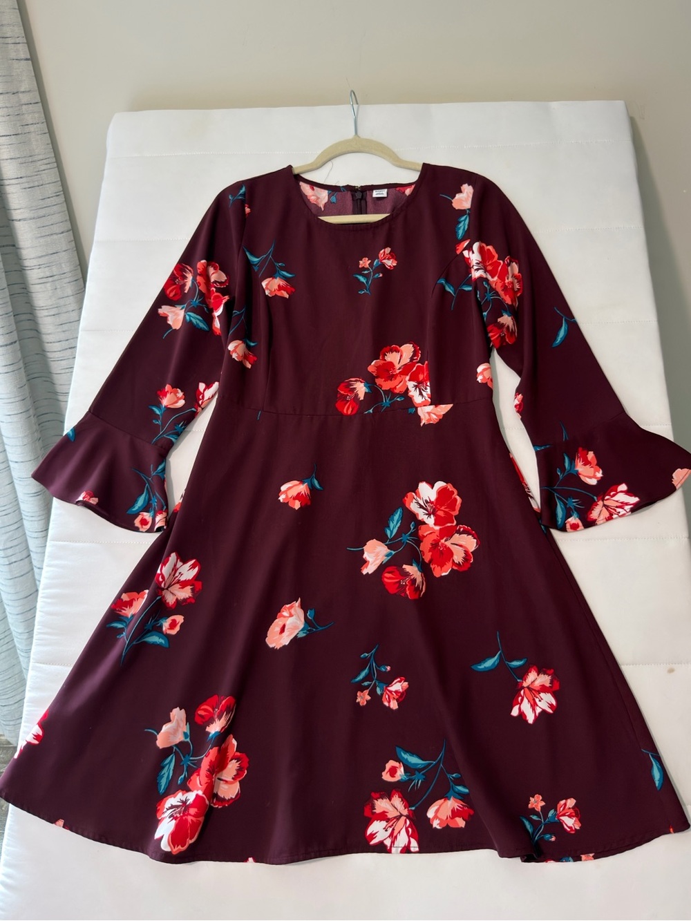 Old Navy Women's Burgundy Floral Boho Minimalist Corporate Bell Sleeve Dress M